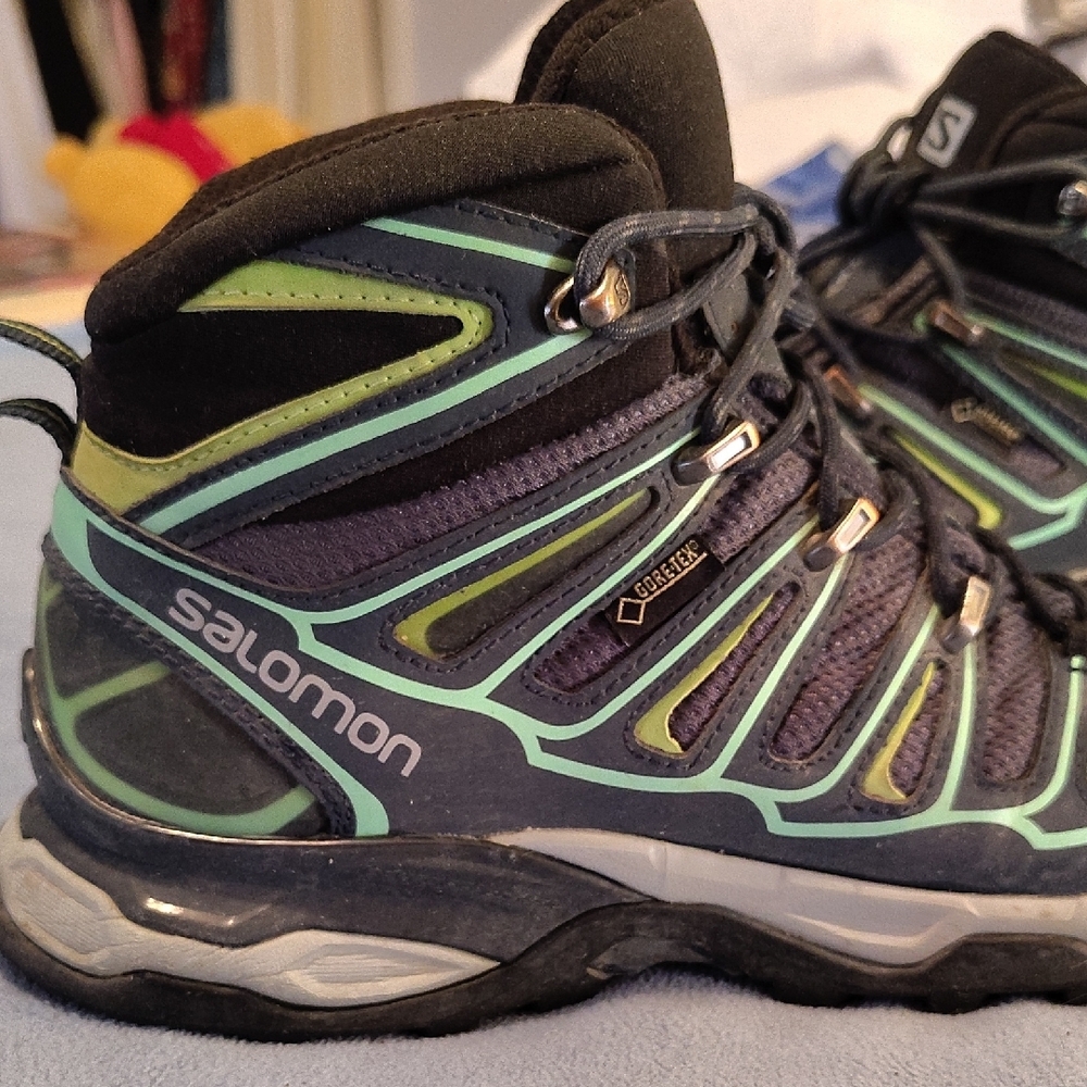 Salomon Women's Black and Neon Green Hiking Shoes Size 7 - Picture 3 of 5
